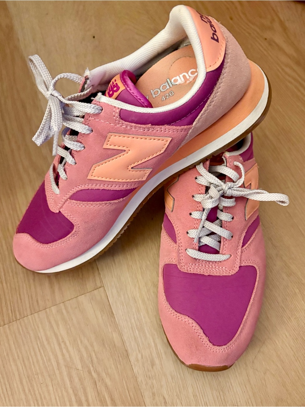 New Balance Women's Pink & Magenta 420 Retro Runner size 8